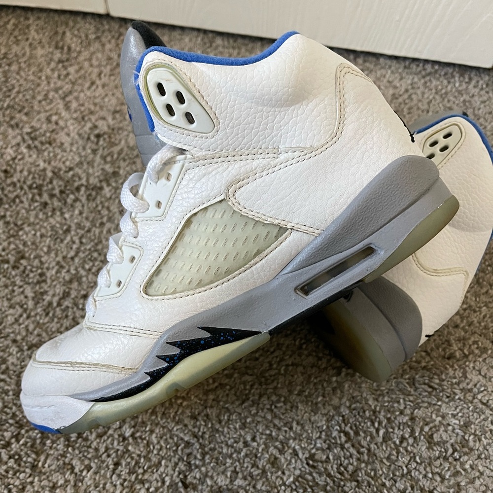 Air Jordan 5 Retro White Stealth  Style # 440888-140 Size 6Y